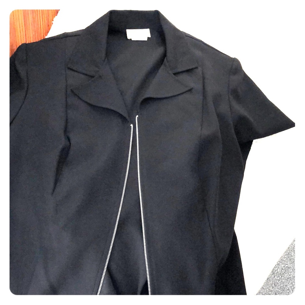 Jaclyn Smith black blazer